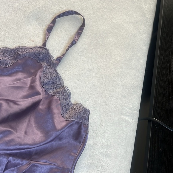 Elegant Satin Top..Great color💜 - Picture 3 of 7